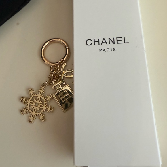 Chanel Holiday Novelty Items Bundle: Black Cosmetic pouch & 2024 Gold Key Charm - Picture 5 of 13